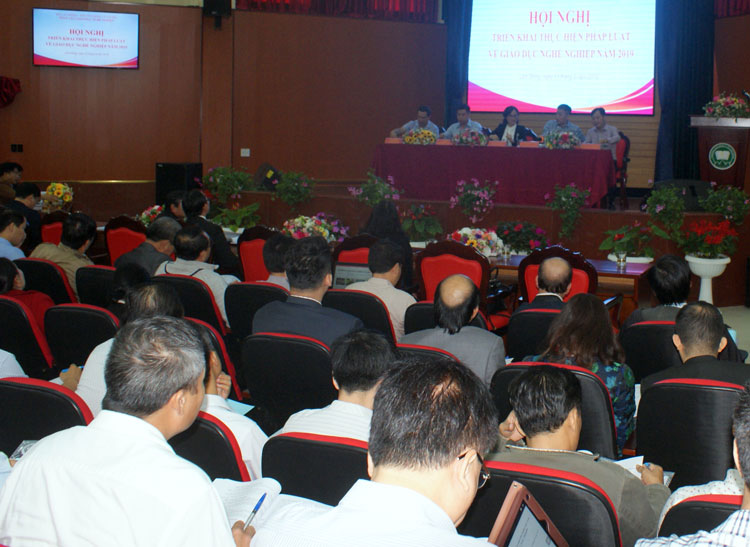 500 đại biểu dự Hội nghị triển khai pháp luật về giáo dục nghề nghiệp