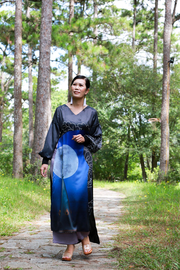 Thướt tha dáng lụa