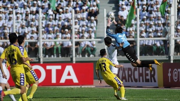 Hà Nội FC (áo vàng) chiến thắng xứng đáng