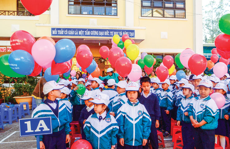 Học sinh Lâm Đồng háo hức đón chào năm học mới. Ảnh: V.H
