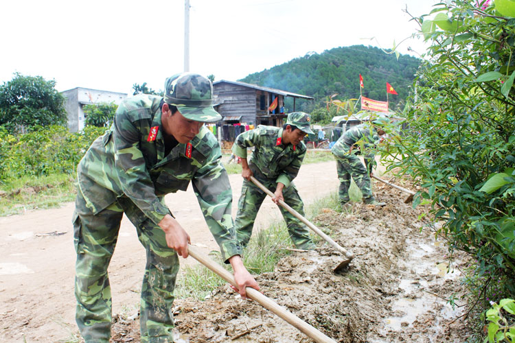 Xung kích trên mọi mặt trận