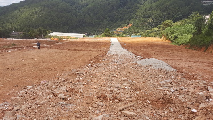 Khu đất đã được san ủi, làm đường nội như khu tái định cư