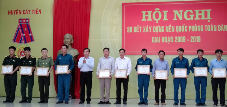 Cát Tiên: Sơ kết 10 năm xây dựng nền quốc phòng toàn dân