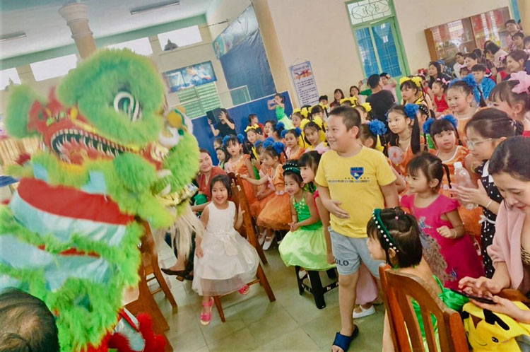 Bảo Lộc: Tặng 78 phần quà Trung thu cho trẻ em có hoàn cảnh khó khăn