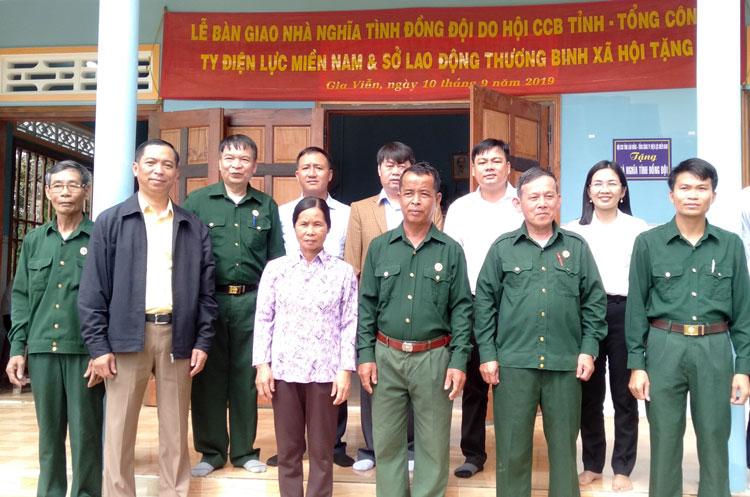 Bàn giao 2 nhà &quot;Nghĩa tình đồng đội&quot; tại Cát Tiên