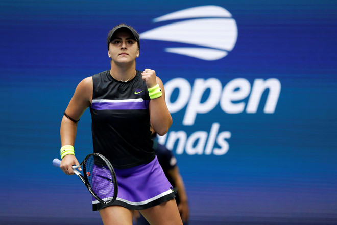 Bianca Andreescu và chiếc cúp vô địch US Open 2019 ở tuổi 19
