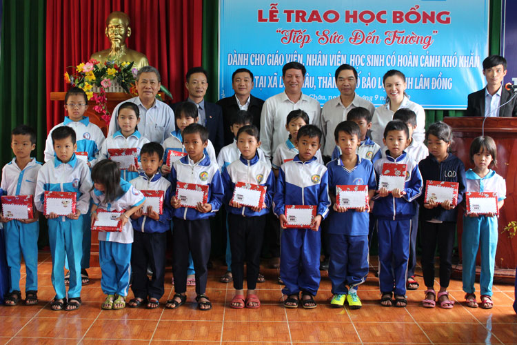 60 suất học bổng giúp học sinh nghèo