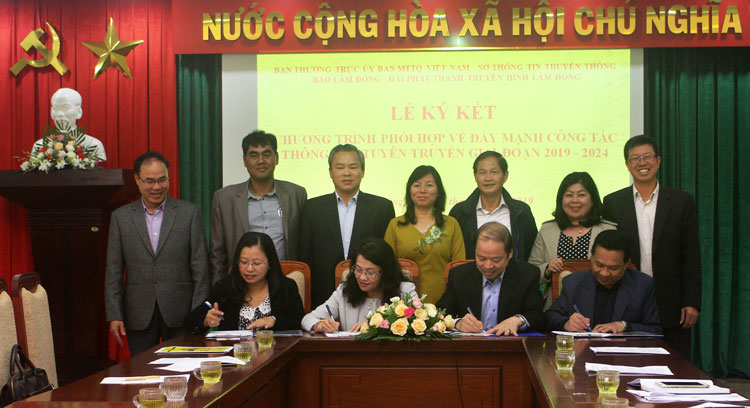 Ký kết tuyên truyền giữa Ban Thường trực UBMTTQVN tỉnh Lâm Đồng với cơ quan báo chí
