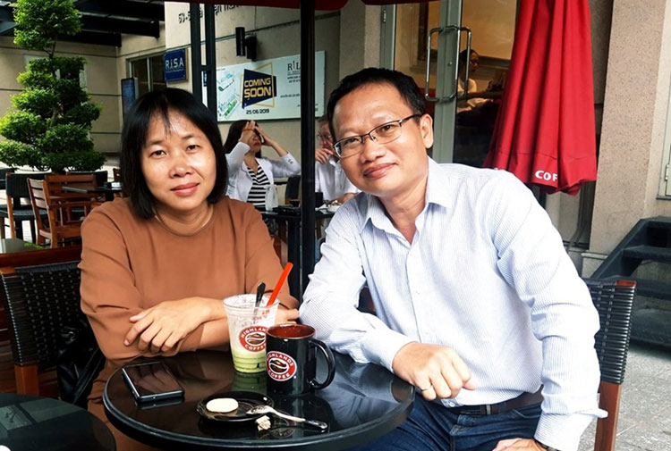 Trần Nhã Thụy rót quê nhà vào ly