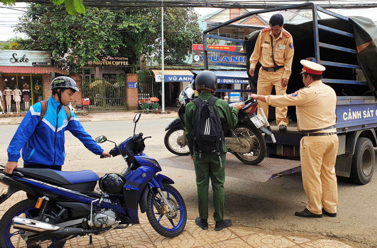 Học sinh vi phạm Luật Giao thông - Bài toán cần lời giải