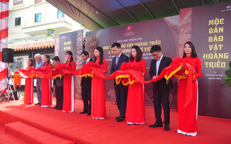 Khai mạc triển lãm