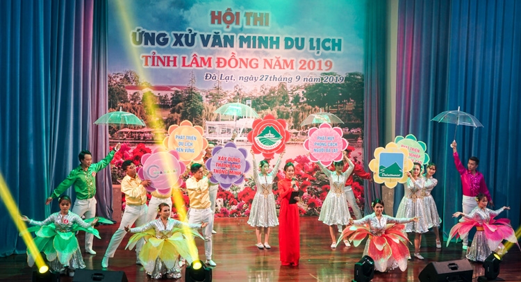 Đội Dalattourist đoạt giải nhất và giải chào hỏi ấn tượng