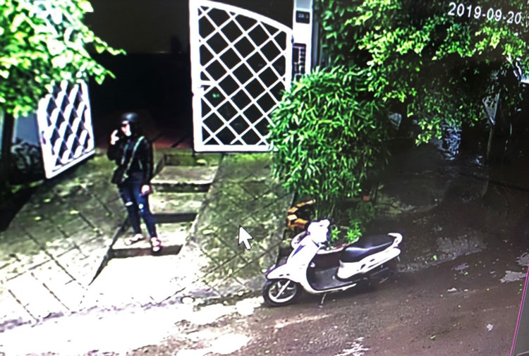 Hình ảnh 1 trong những đối tượng giao rượu được camera tại 1 quán nhậu trên địa bàn TP Bảo Lộc ghi lại