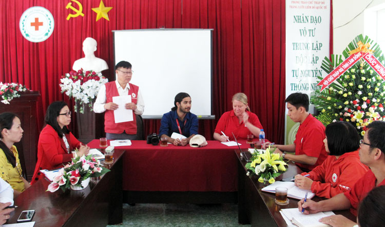Hiệp hội CTĐ và Trăng lưỡi liềm đỏ quốc tế làm việc với Hội CTĐ tỉnh