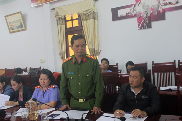 Đại diện Công an Đức Trọng báo cáo về thực trạng xâm hại trẻ em trên địa bàn Đức Trọng