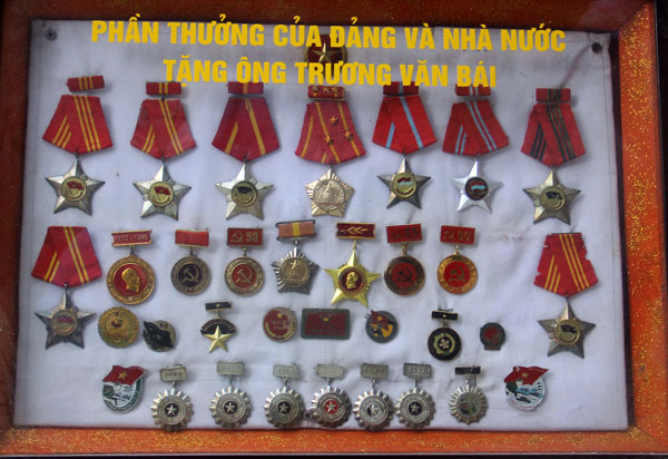 Rất nhiều huân, huy chương trao tặng ông Trương Xuân Bái