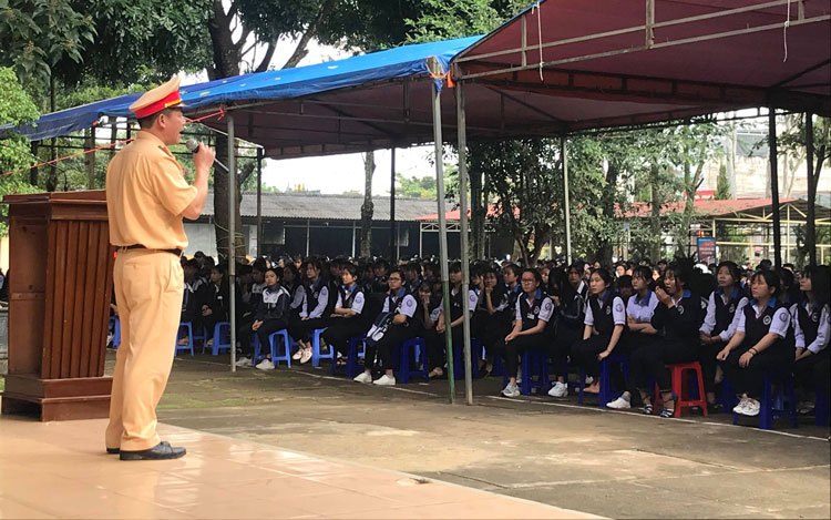 Tuyên truyền phòng chống ma túy, bạo lực học đường, và an toàn giao thông trong trường học