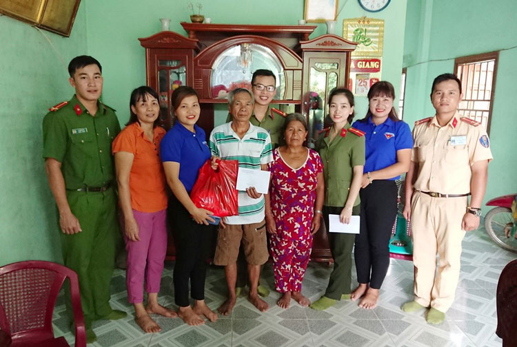 Nữ thủ lĩnh Đoàn &quot;Học tập và làm theo lời Bác&quot;