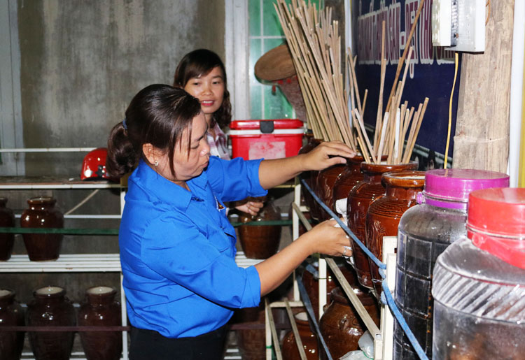 Thế hệ trẻ Buôn Go lưu giữ nghề truyền thống