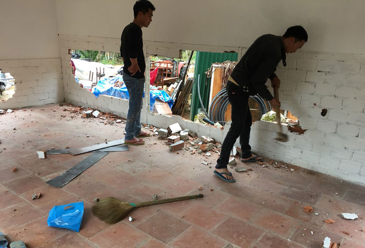 Tháo dỡ công trình nhà không phép trên đất rừng
