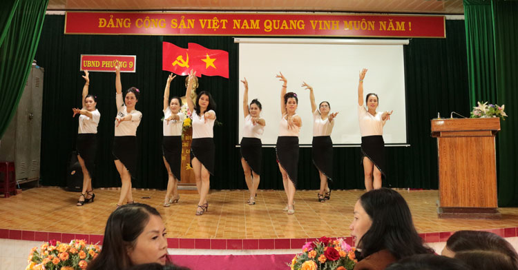Tuyên truyền Chống rác thải nhựa và biểu diễn vũ điệu thể thao