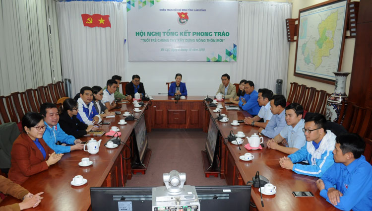 Tuổi trẻ cả nước đã xây dựng được 11.000km đường giao thông nông thôn