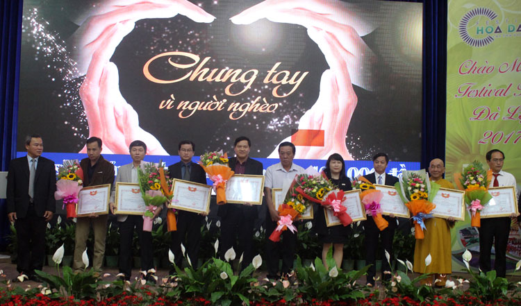 Tập trung hỗ trợ xây dựng nhà ở cho người nghèo