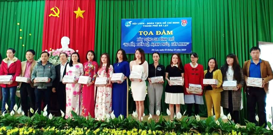Tọa đàm xây dựng "Gia đình trẻ no ấm, tiến bộ, hạnh phúc, văn minh"