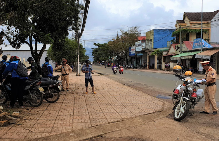 Bảo Lộc: Xử phạt hơn 90 trường hợp học sinh vi phạm Luật Giao thông