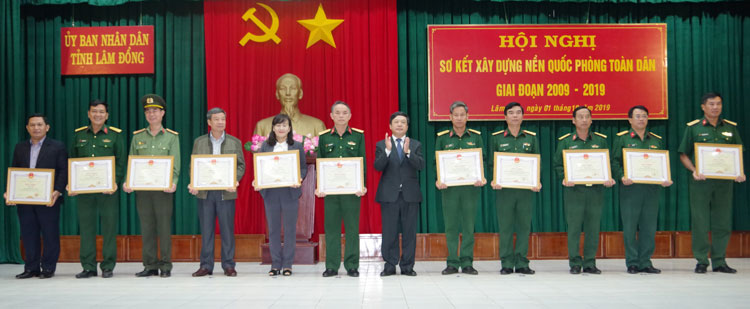 10 năm xây dựng nền quốc phòng toàn dân