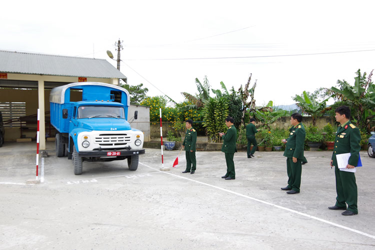 Học viện Lục quân chấp hành nghiêm Luật Giao thông đường bộ