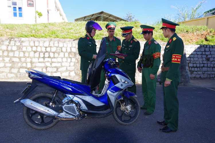 Kiểm tra thường xuyên giấy tờ, chất lượng phương tiện giao thông của cán bộ, nhân viên trước khi tham gia giao thông