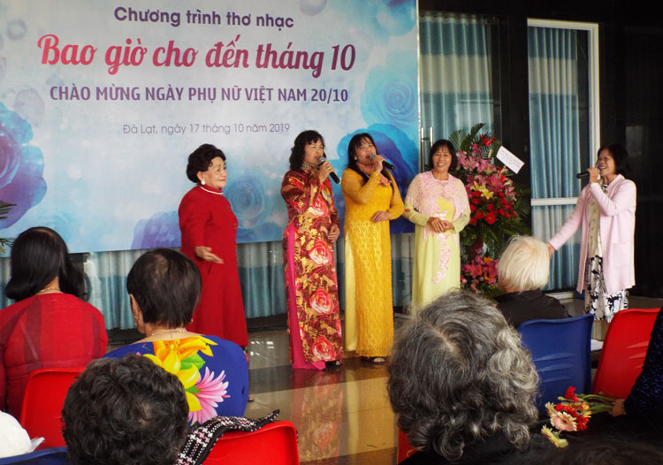 Giao lưu thơ nhạc "Bao giờ cho đến tháng 10"