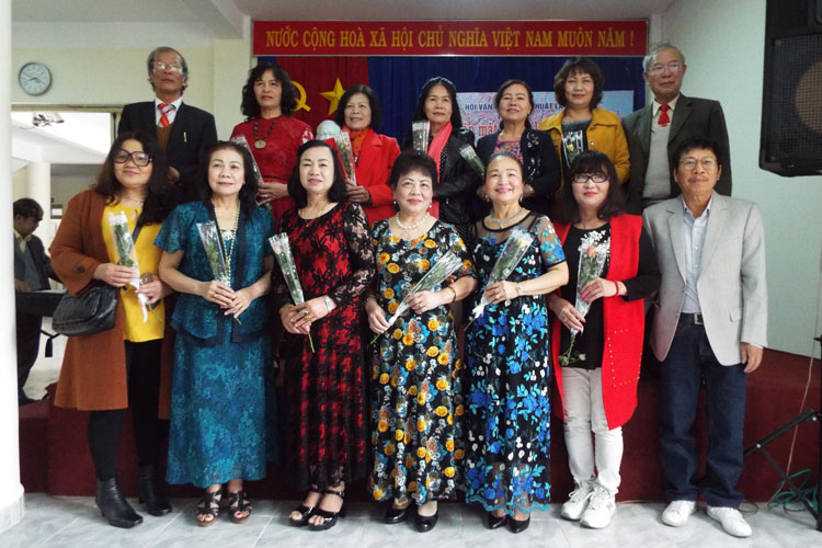 Giao lưu gặp mặt nữ văn nghệ sĩ nhân Ngày Phụ nữ Việt Nam