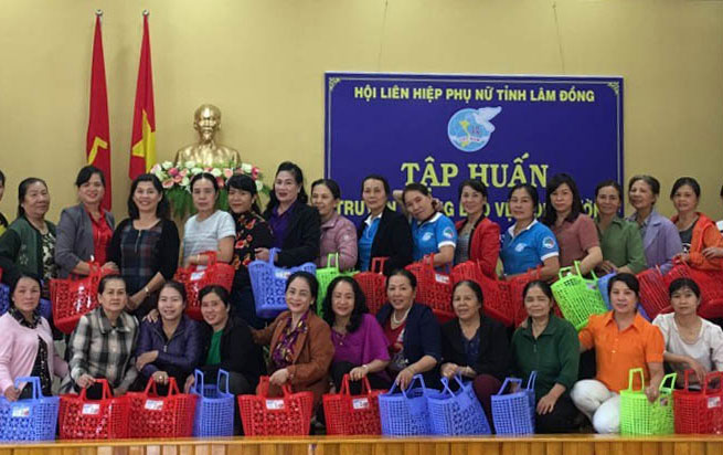 Phụ nữ Đức Trọng nói không với rác thải nhựa