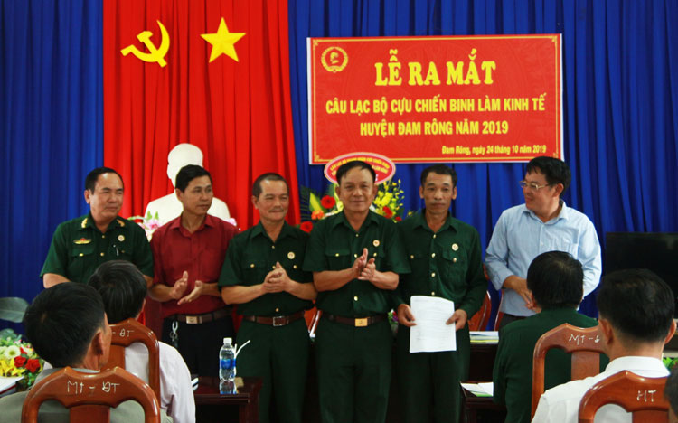 Đam Rông ra mắt Câu lạc bộ Cựu chiến binh làm kinh tế giỏi