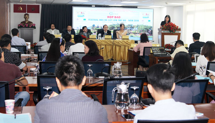 Toàn cảnh buổi họp báo