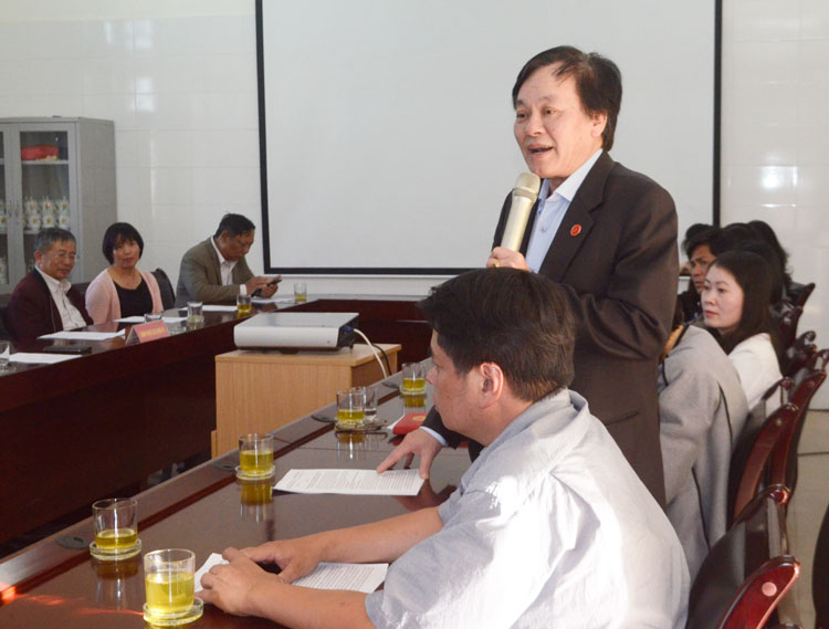 Cán bộ, giảng viên Trường Đại học Đà Lạt có những ý kiến trao đổi tại buổi làm việc