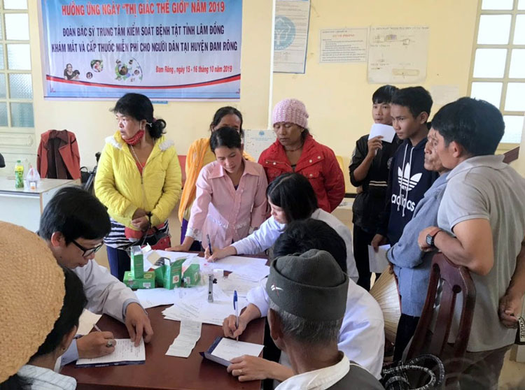 Chăm sóc mắt phòng chống mù lòa