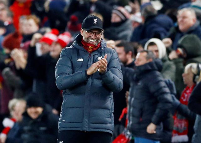 Klopp tươi cười chứng kiến màn trình diễn của học trò