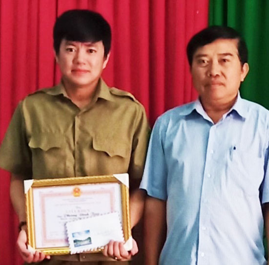 Thưởng nóng 50 triệu đồng cho tập thể công an và người dân bắt gọn phạm nhân trốn trại