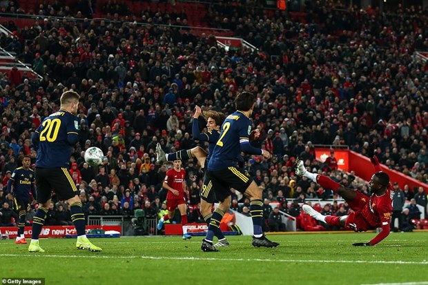 Divock Origi ghi bàn quyết định, mở ra chiến thắng cho Liverpool