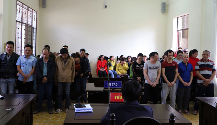 Bảo Lộc: 21 bị cáo phạm tội "tổ chức đánh bạc" và "đánh bạc" hầu toà