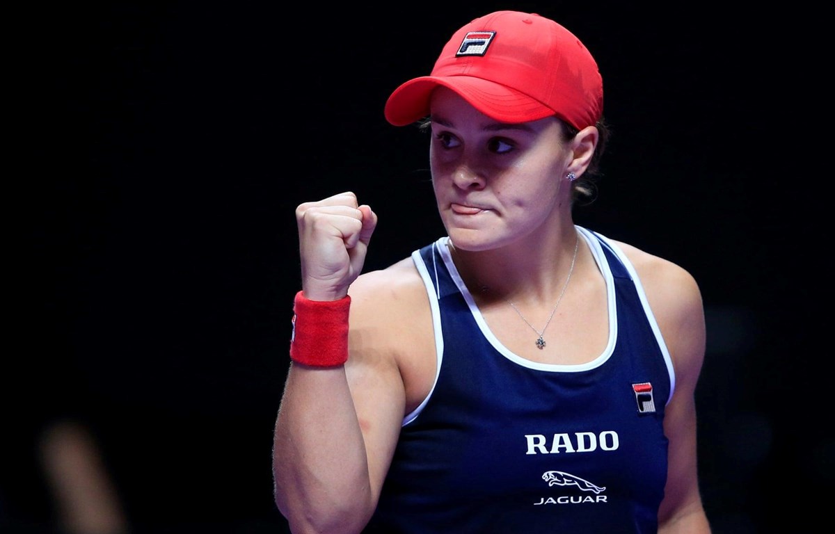 Hạ bệ nhà vô địch, Ashleigh Barty lần đầu đăng quang WTA Finals