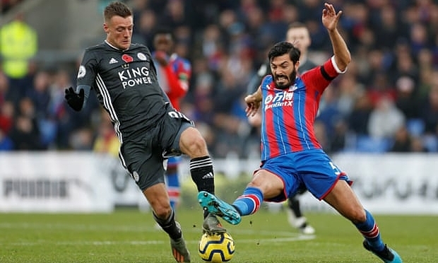 Vardy (trái) tiếp tục nổ súng để dẫn đầu cuộc đua Vua phá lưới