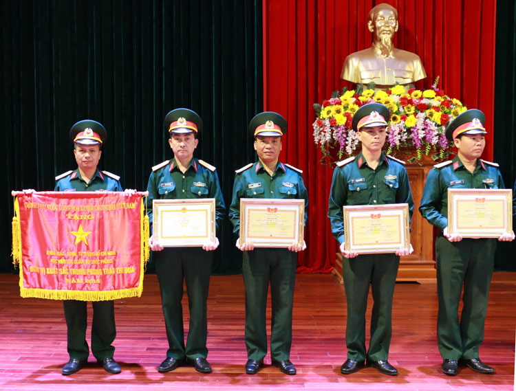 &quot;Dạy thật tốt - Học thật tốt&quot; xứng đáng &quot;người thầy&quot; của quân nhân