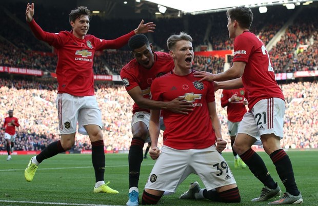 Premier League: United thi đấu thăng hoa, City thất bại chóng vánh