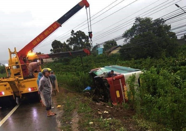 Liên tiếp xảy ra 2 vụ tai nạn giao thông trên đèo Phú Hiệp