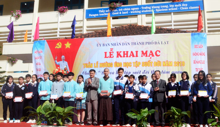 Tăng cường sự lãnh đạo của Đảng đối với công tác khuyến học, khuyến tài