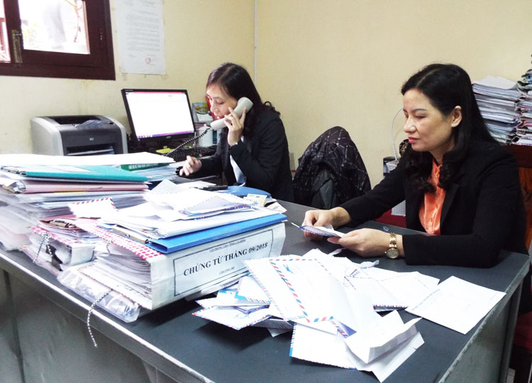 Áp dụng ISO vào quản lý hành chính, năng lực của cán bộ, công chức được đánh giá chính xác hơn thông qua việc xử lý các công việc được giao (ảnh chụp tại UBND tỉnh Lâm Đồng). Ảnh: T.An
